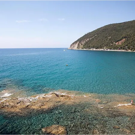 1 Bedroom Lovely In Appartement Moneglia