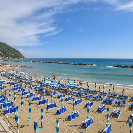 Cozy In Moneglia With Kitchen Daire *