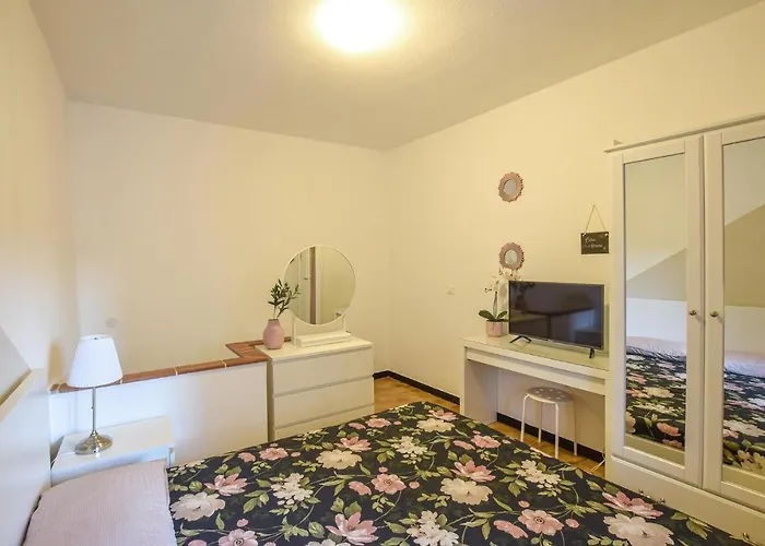 Cozy In With Kitchen Moneglia